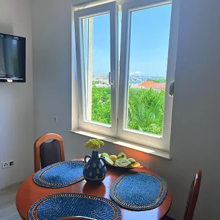 Apartment In Seget *