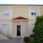 Appartement In Seget